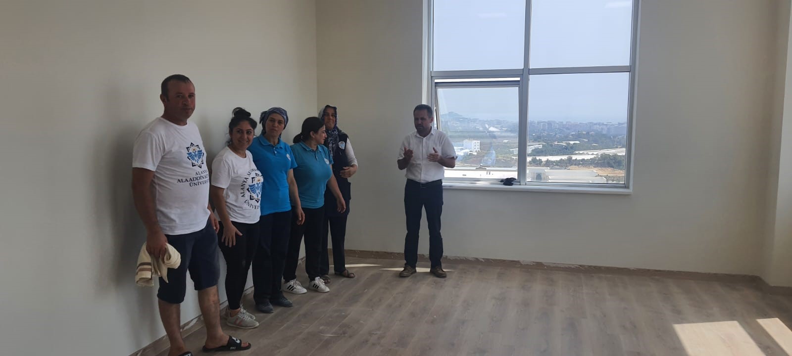 Daire Başkanlığımız tarafından yeni rektörlük binamızın temizlik işlemleri yapılmaktadır.