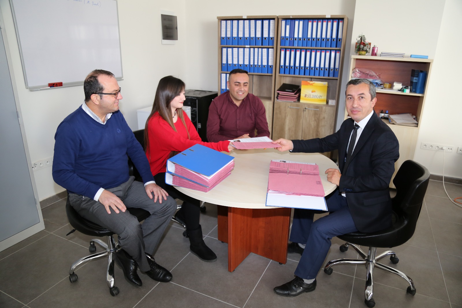 Üniversitemizde görev yapan taşeron çalışanlarımızın kadroya geçiş işlemleri ile ilgili başvurular tamamlanmıştır.